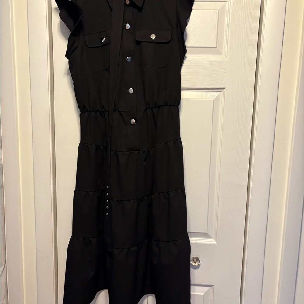 Elegant Black Sleeveless Dress - Picture 7 of 7